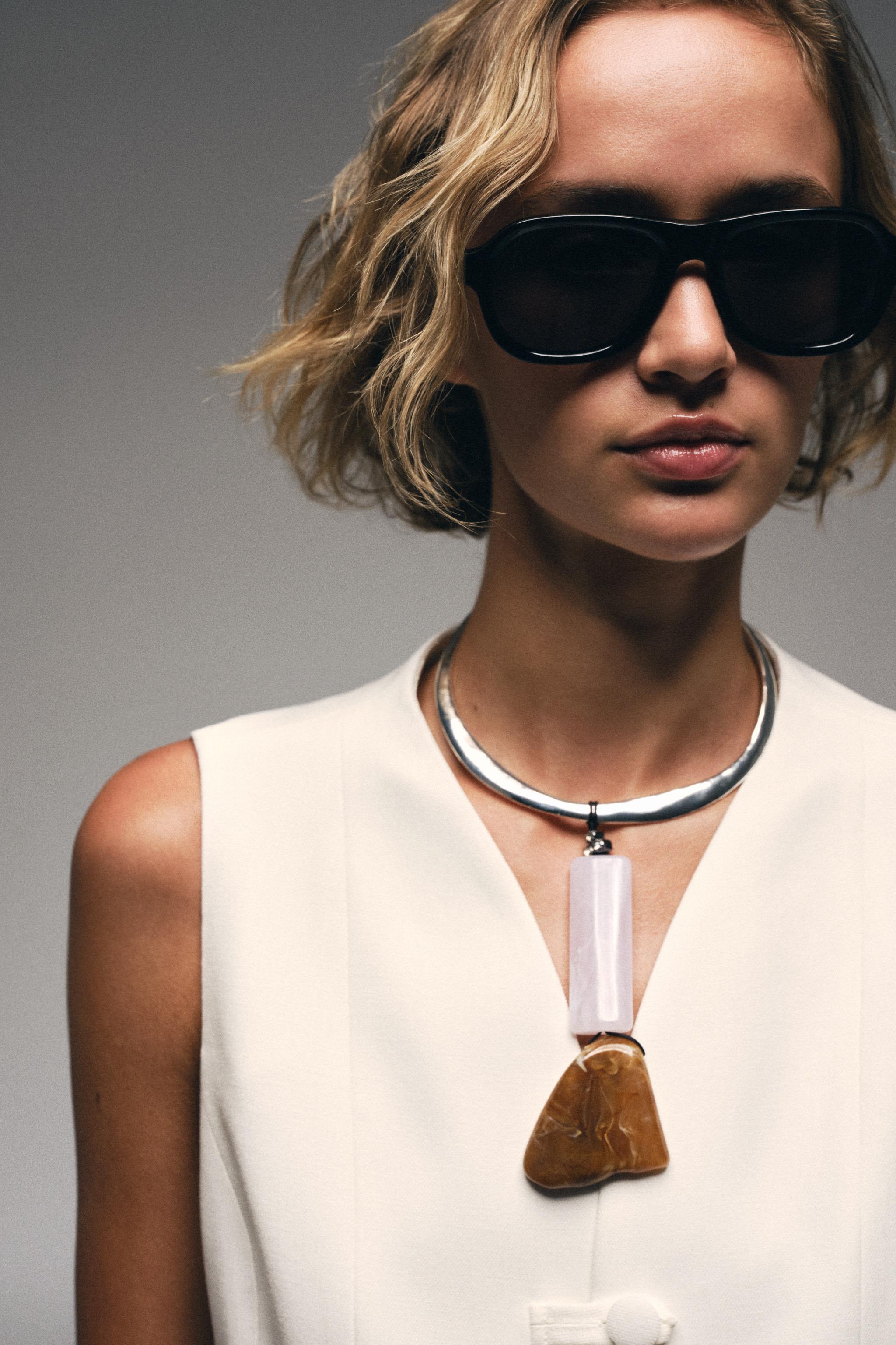 COLLIER CHOKER PIERRES RÉSINE